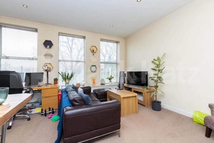 Large 1 bedroom property to rent minutes to Crouch End broadway. Tottenham lane, Crouch End